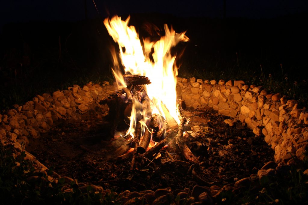 Feuerstelle im Garten, Lagerfeuer
