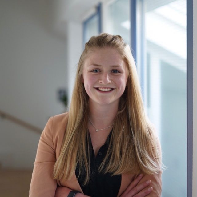 Portrait von Julia Pinsenschaum